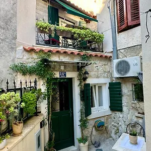 Tiny Dream - Old Town Apartment